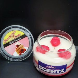 STRAWBERRIES & CREAM MARBLE POUNDCAKE SOY CANDLE